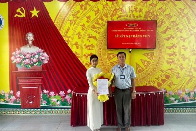 TRƯỜNG THPT PHAN ĐÌNH PHÙNG – ĐỨC AN TỔ CHỨC LỄ KẾT NẠP ĐẢNG VIÊN MỚI CHO HỌC SINH ƯU TÚ